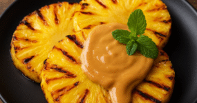 🍍 Grillowany ananas z polewą arachidową